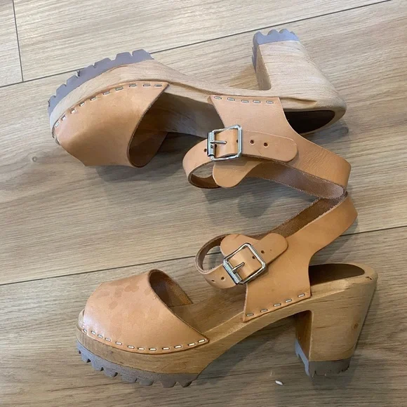 Mia Shoes Tan Leather Clog Sandal with Buckle - Picture 10 of 10
